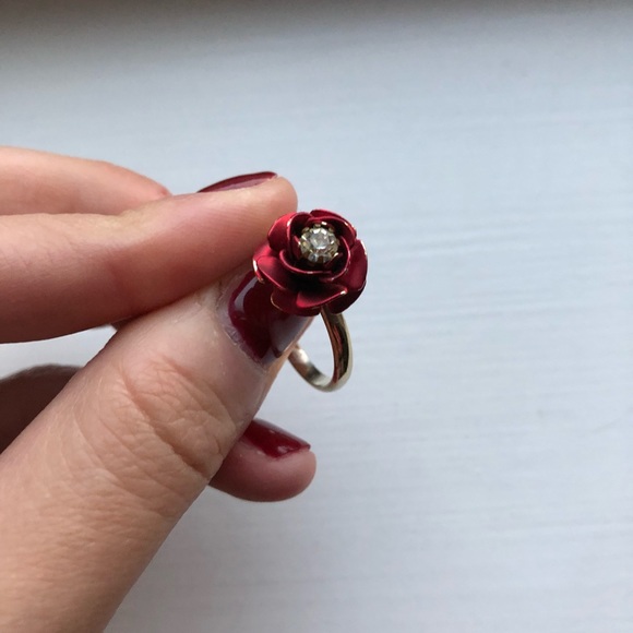 Dainty & feminine red rose flower gold ring - Picture 4 of 6